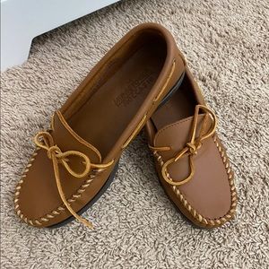 Nwot Minnetonka men’s leather loafers sz9